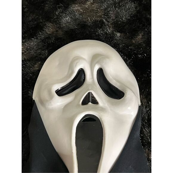 Vintage Fun World Easter Unlimited Glow In The Dark Scream Ghostface Mask - Picture 2 of 5